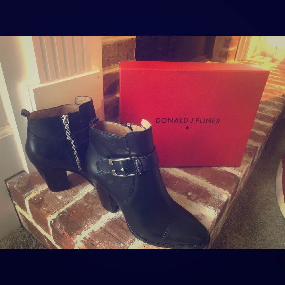 Donald J Pliner boots, never worn